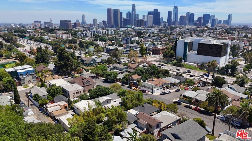 Los Angeles, California, United States 4 - 18645941