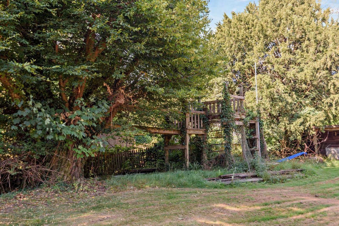 House in Burgess Hill, England 4 - 18645888