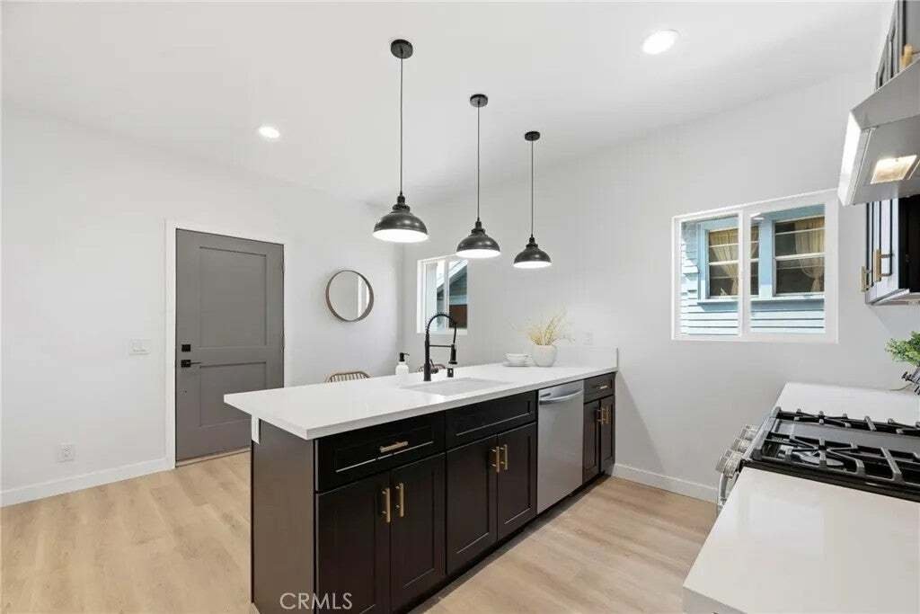 Los Angeles, California, United States 5 - 18229703