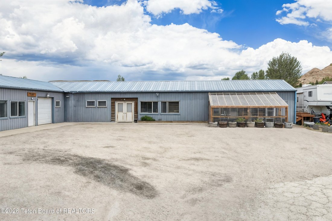 House in Dubois, Wyoming, United States 3 - 18643596