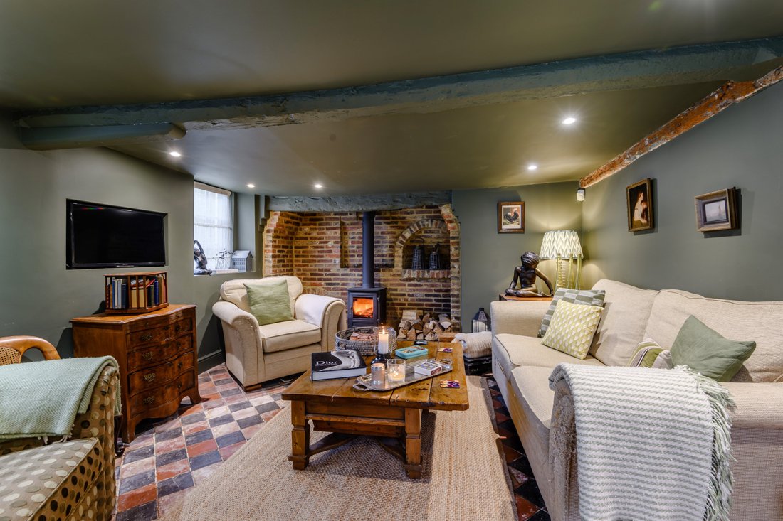 House in Rushmere, Throwley, England 4 - 16720957