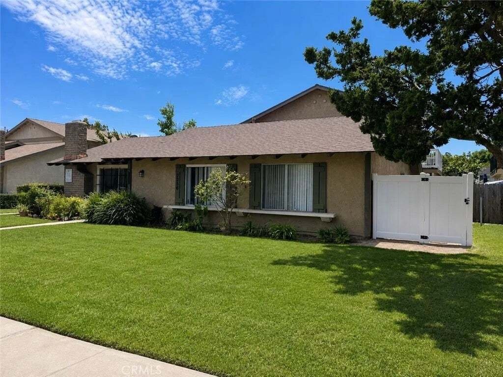 Santa Ana, California, United States 2 - 18646539