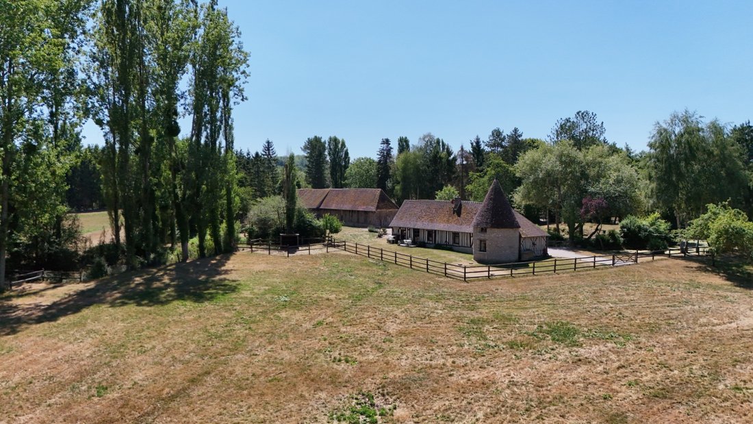 Estate in Saint-Gervais-des-Sablons, Normandy, France 1 - 18646404