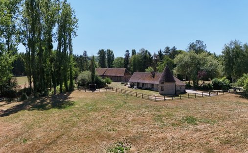 Estate in Saint-Gervais-des-Sablons, Normandy, France 1