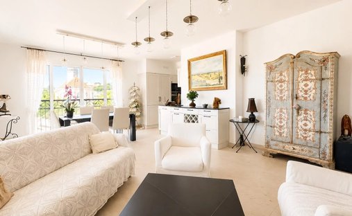Apartment in Est-Repentance-Les Trois Bons Dieux, Aix-en-Provence, France 1
