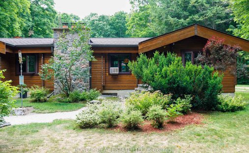 House in Essa, Ontario, Canada 1