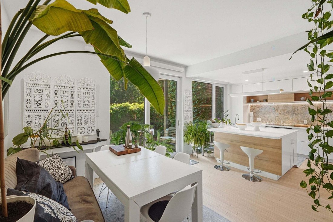 Condo in Montréal, Quebec, Canada 1 - 18643040