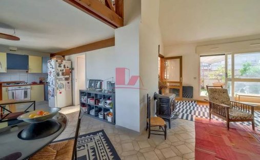 Apartment in Insurrection, Vanves, France 1