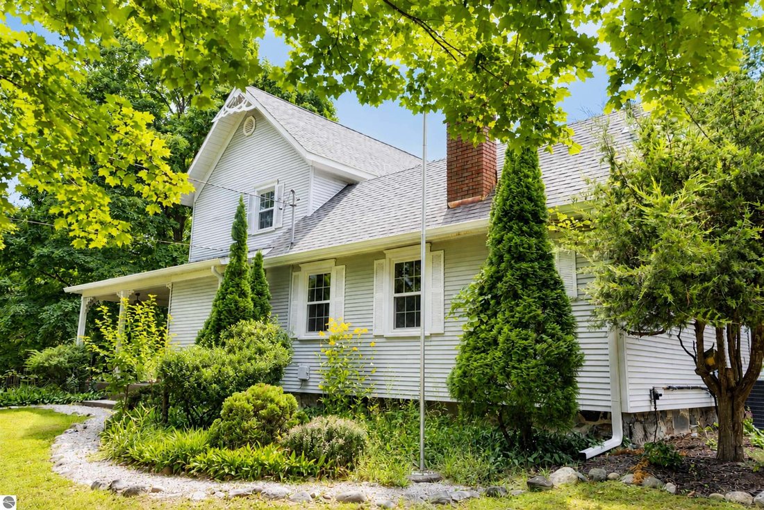House in Williamsburg, Michigan, United States 1 - 18645432