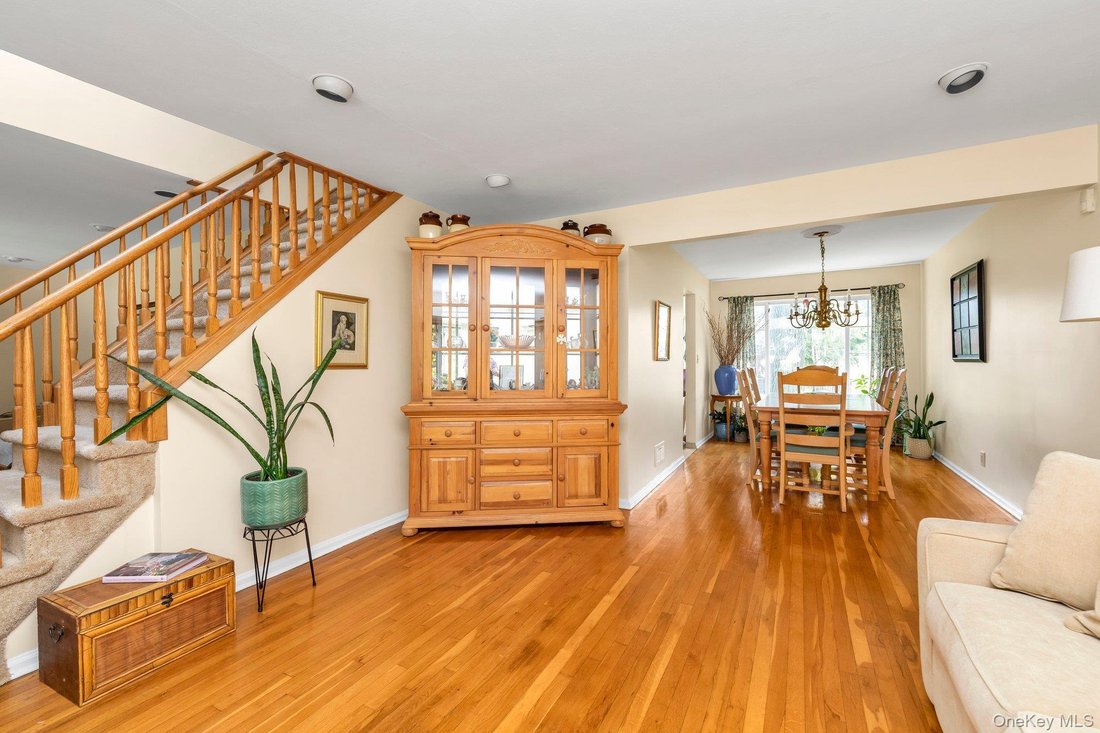 House in East Meadow, New York, United States 2 - 18646729