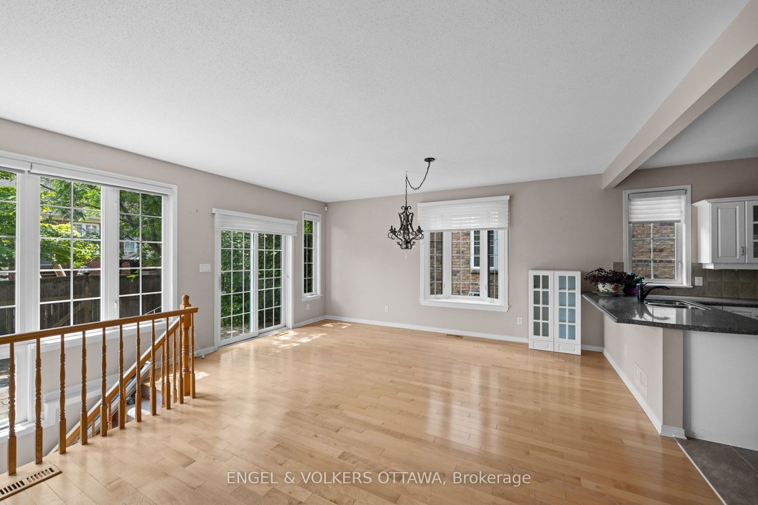 Townhouse in Ottawa, Ontario, Canada 3 - 18643558