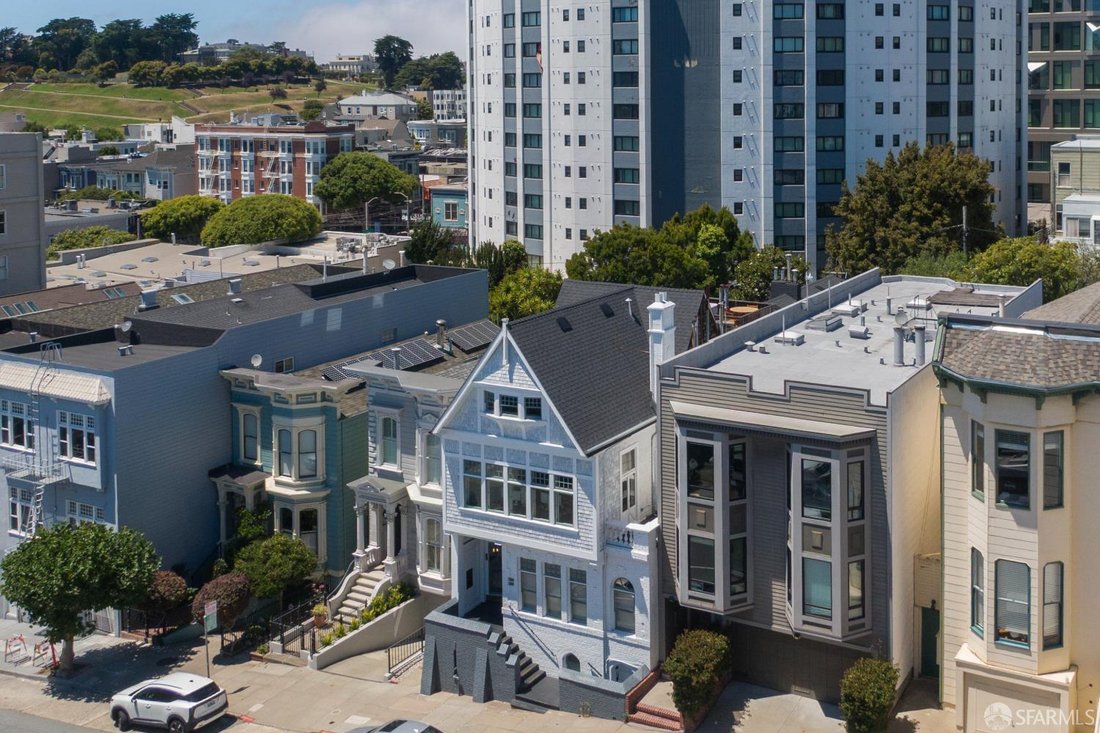San Francisco, California, United States 4 - 18642998