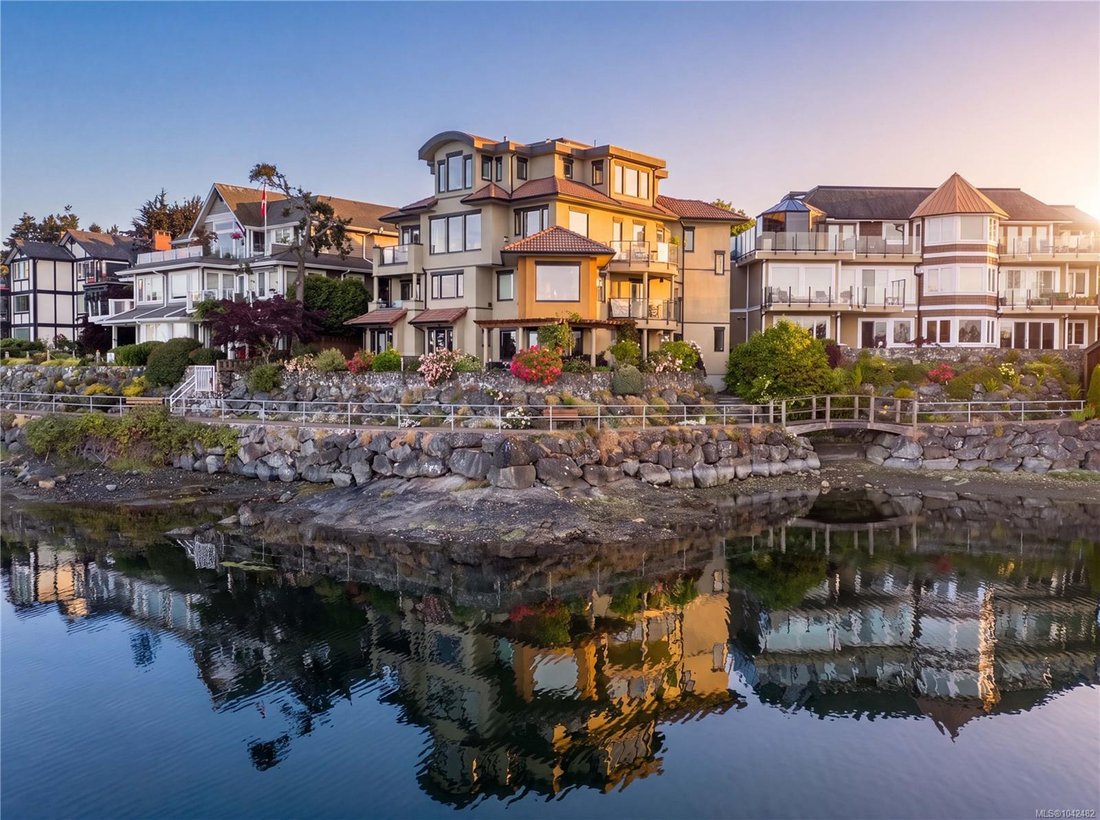 Townhouse in Sidney, British Columbia, Canada 1 - 18643453