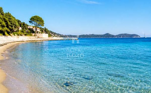 House in Hyeres, Provence-Alpes-Côte d'Azur, France 1