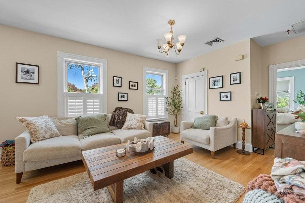 Condo in Boston, Massachusetts, United States 3 - 18647375