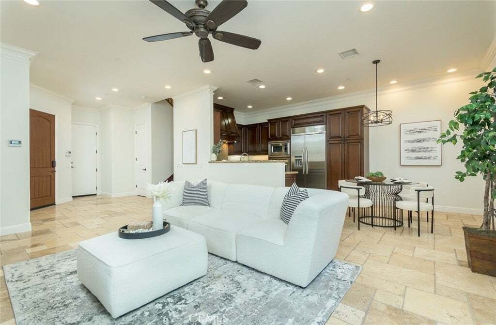 Townhouse in Los Angeles, California, United States 5 - 18643368