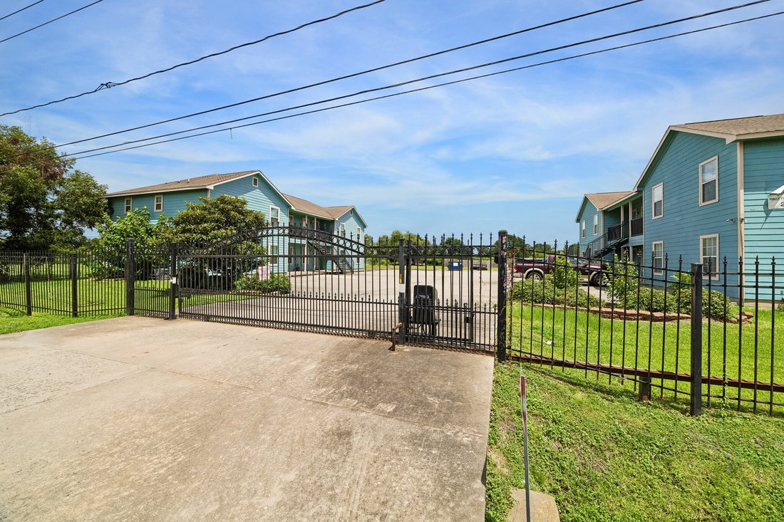 House in Baytown, Texas, United States 5 - 18648616