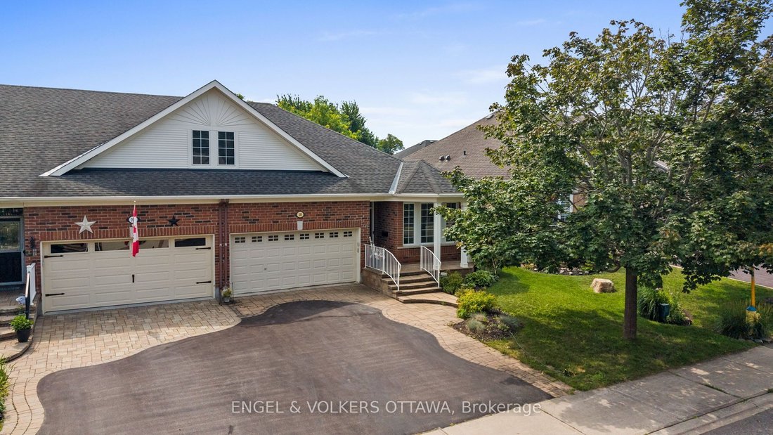 Townhouse in Ottawa, Ontario, Canada 1 - 18643558