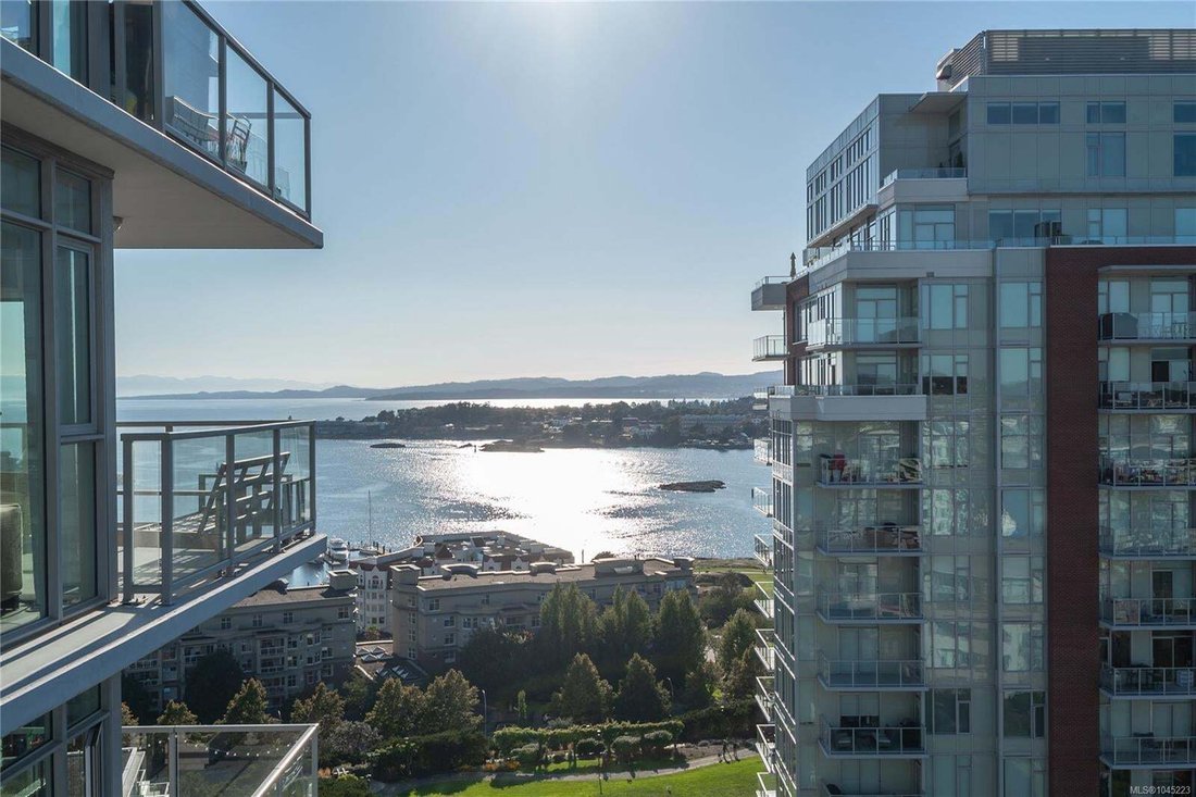 Condo in Victoria, British Columbia, Canada 1 - 18643784