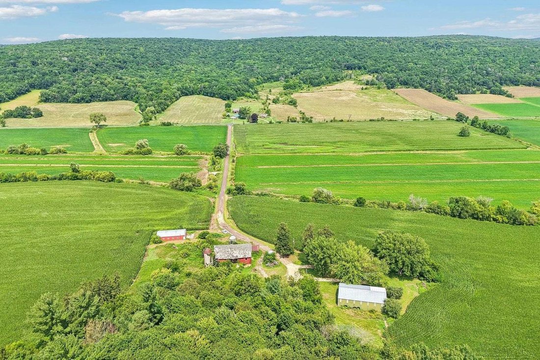 House in Bluffview, Wisconsin, United States 4 - 18645598