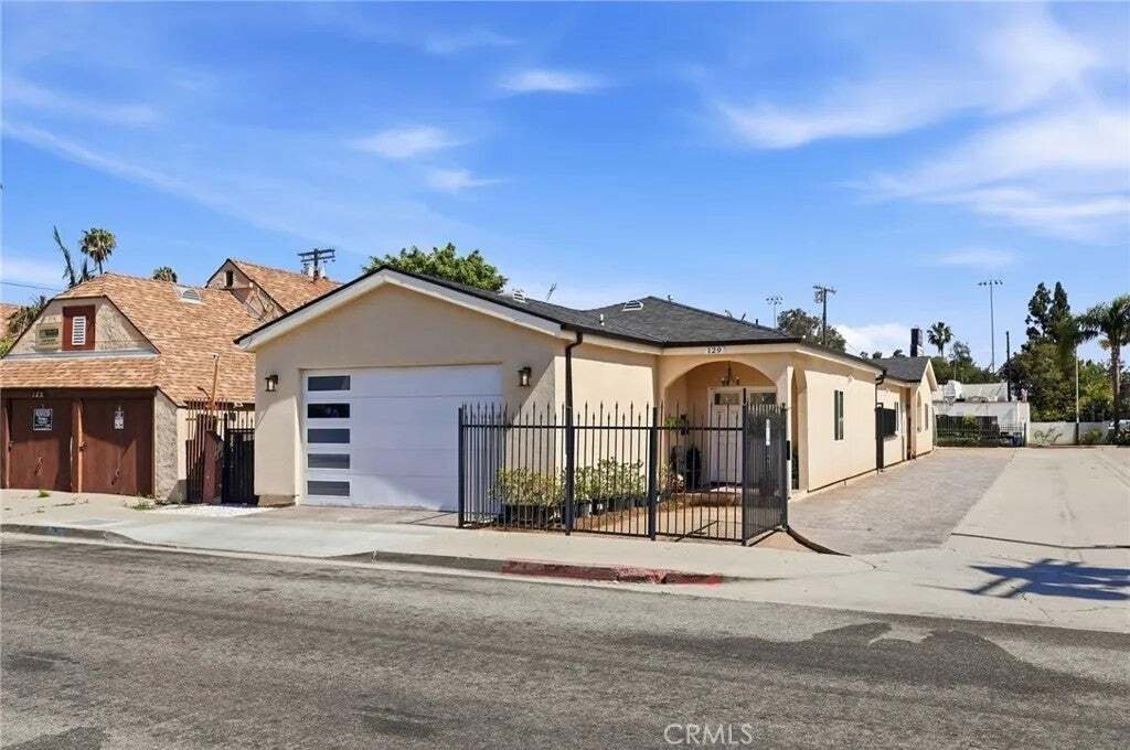 Los Angeles, California, United States 1 - 18646546