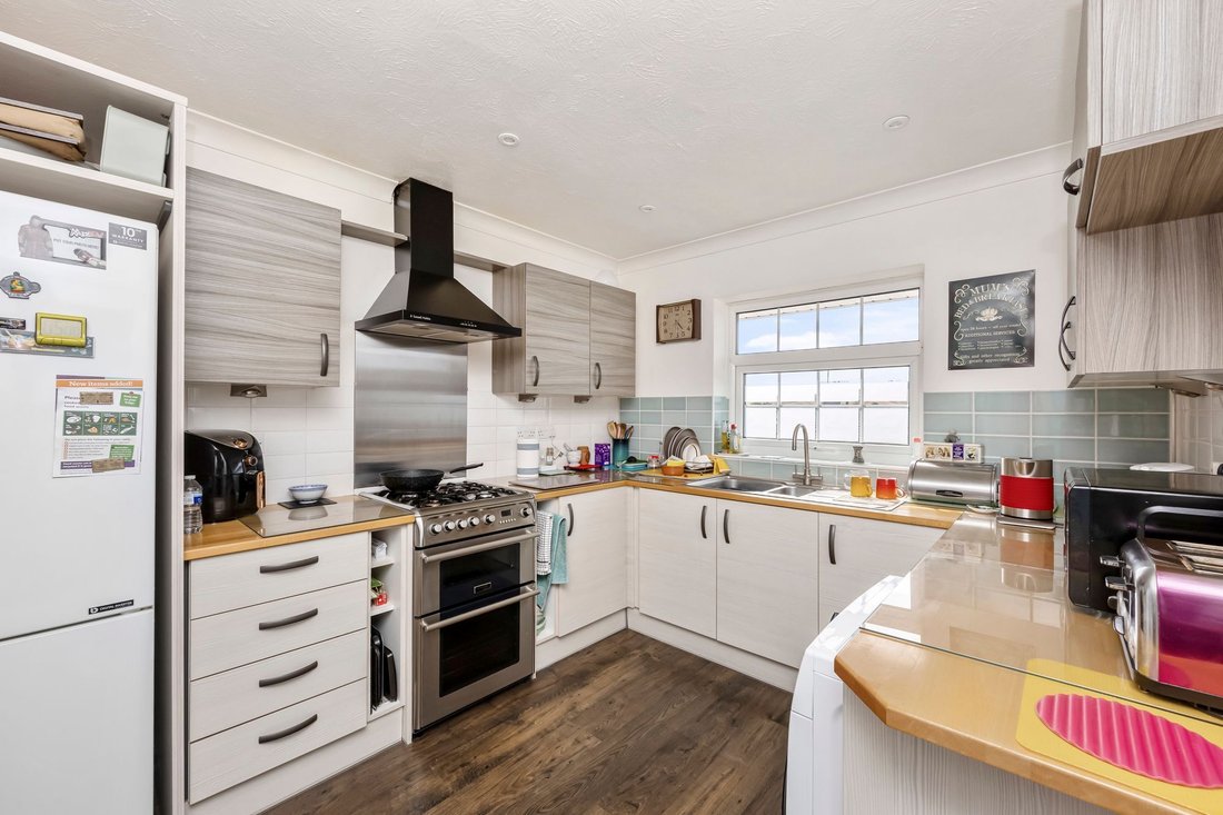 Bungalow in Hangleton, Hove, England 4 - 18644251