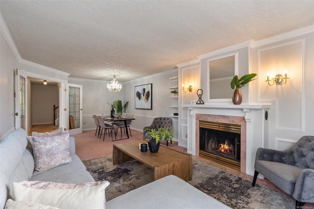 Townhouse in Victoria, British Columbia, Canada 5 - 18643721