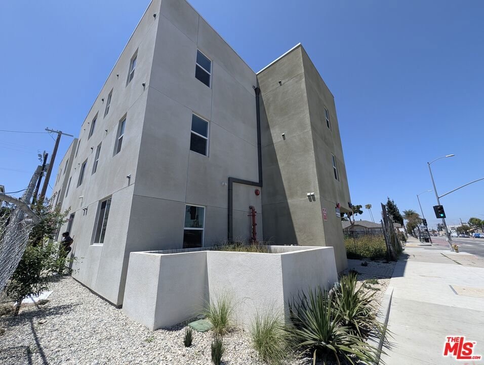 Los Angeles, California, United States 2 - 18645930