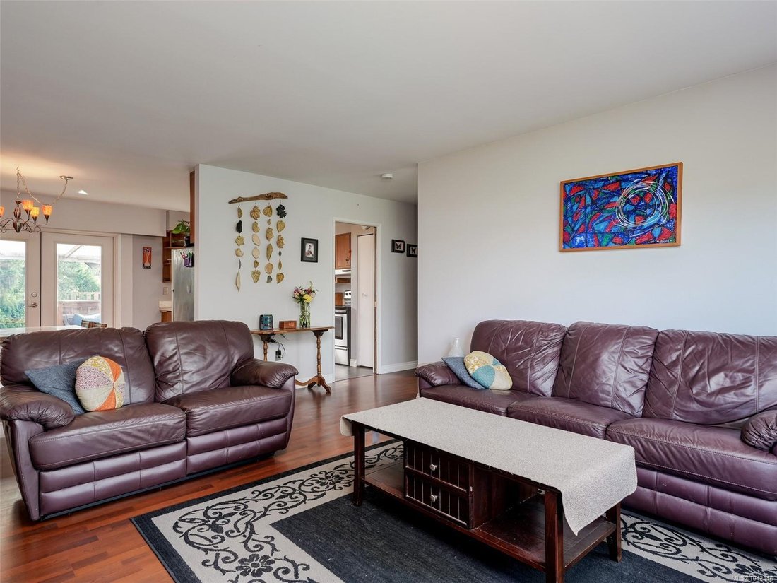 House in Saanich, British Columbia, Canada 3 - 18643561
