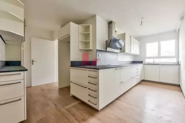 Apartment in Insurrection, Vanves, France 4 - 17227119