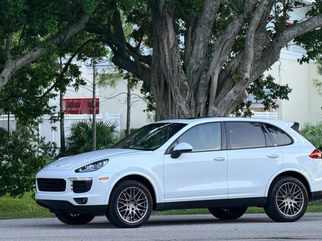 Suv in Pompano Beach, FL, United States 2 - 18648010
