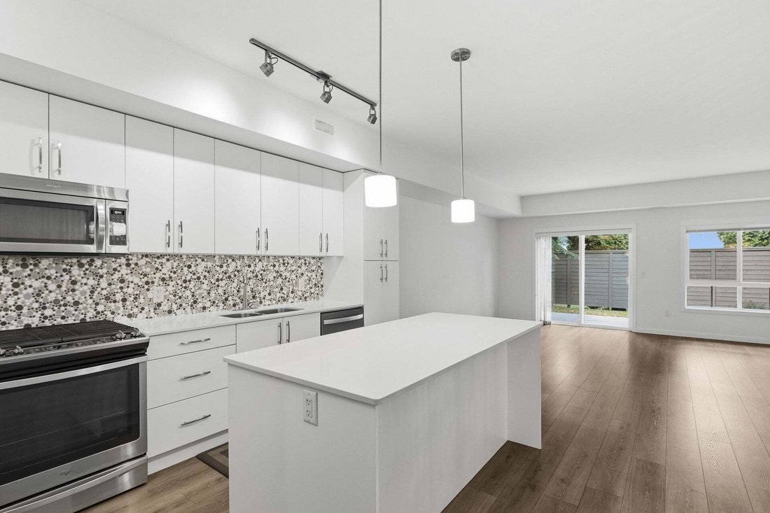 Townhouse in Kelowna, British Columbia, Canada 3 - 18642986