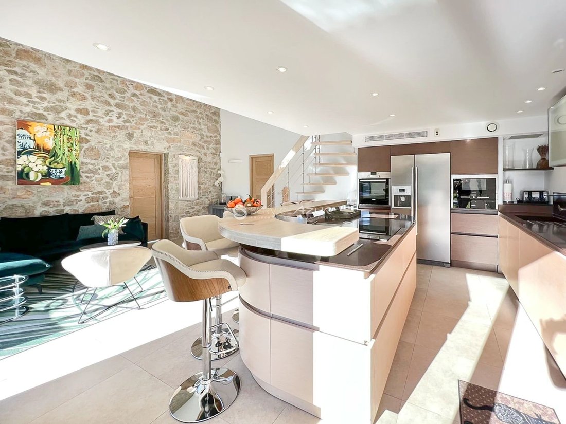 Villa in Vieille Ville, Antibes, France 4 - 18645237