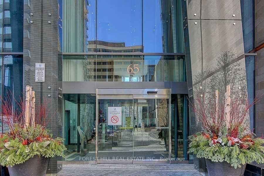 Condo in Toronto, Ontario, Canada 2 - 18642357