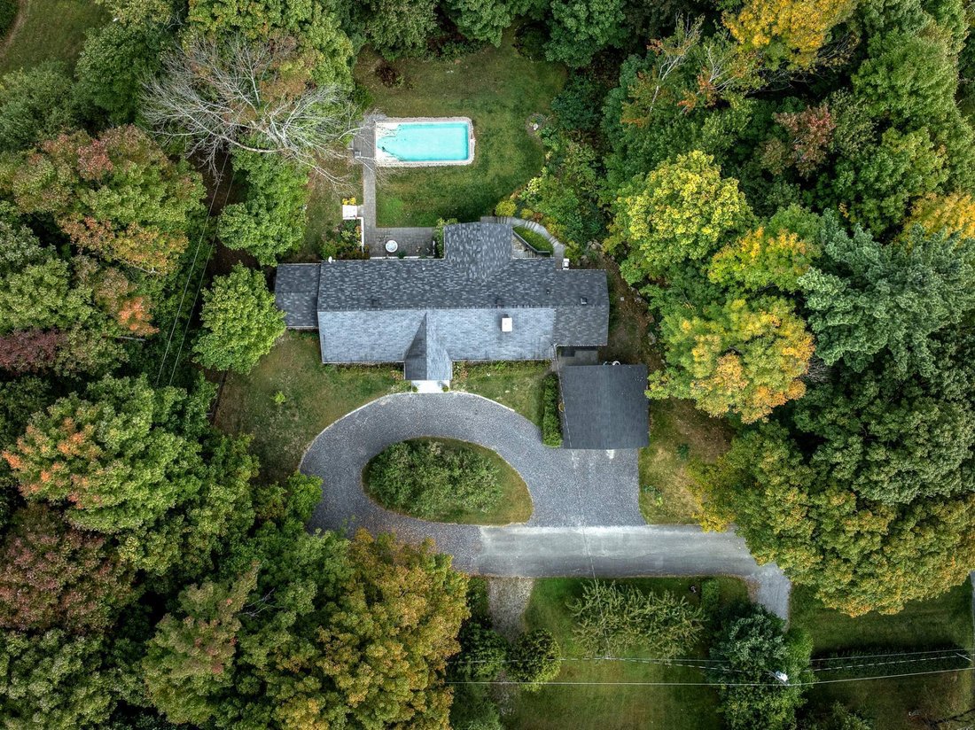 House in Lac-Brome, Quebec, Canada 3 - 18643524