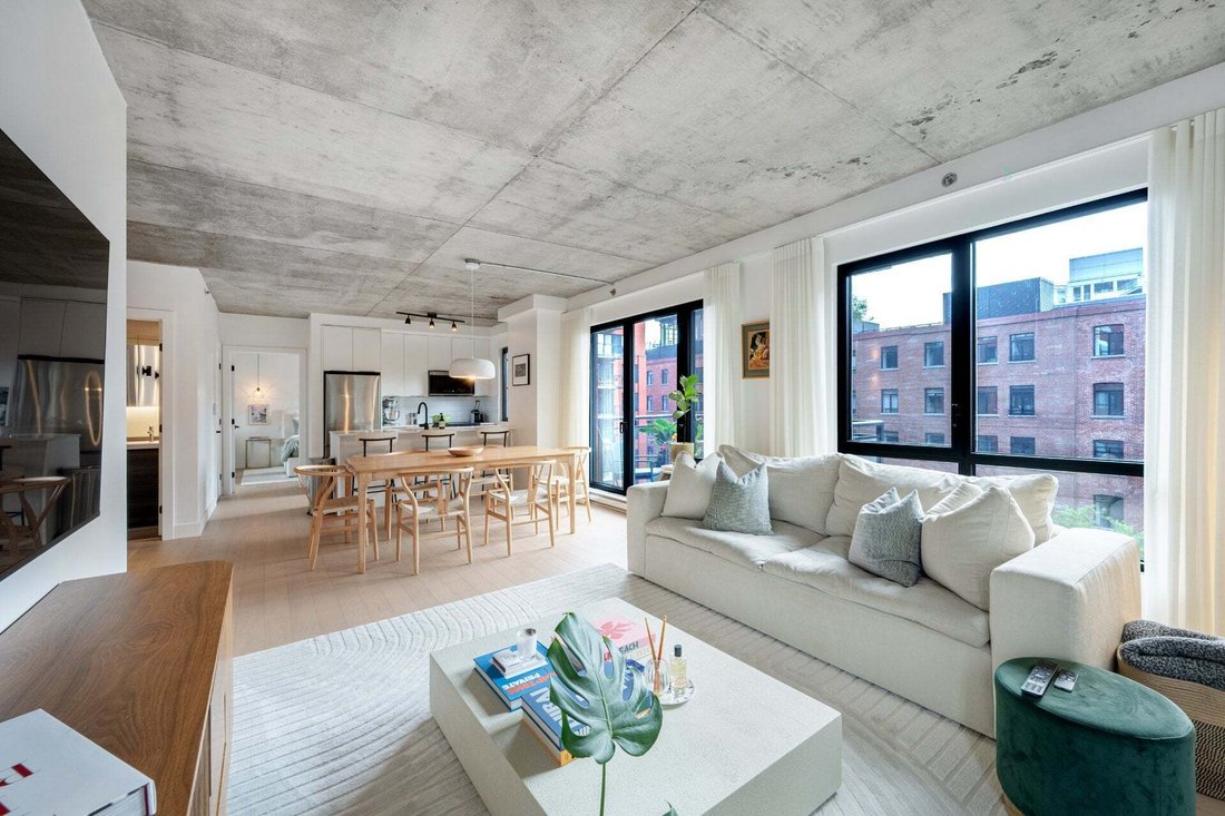Condo in Montréal, Quebec, Canada 1 - 18644369