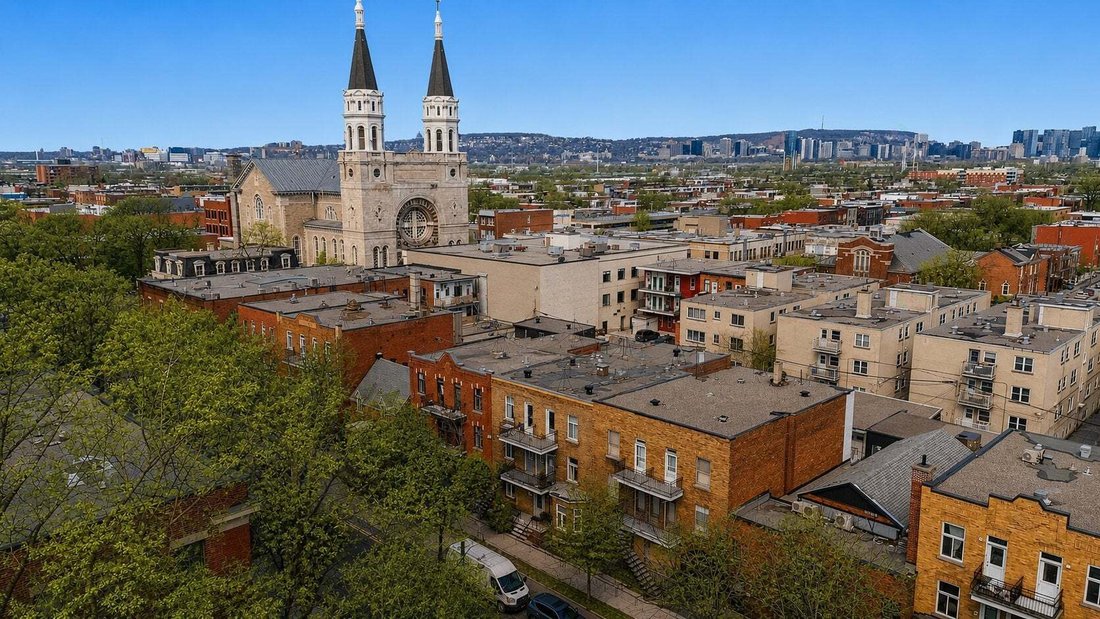 Land in Montréal, Quebec, Canada 2 - 18644090