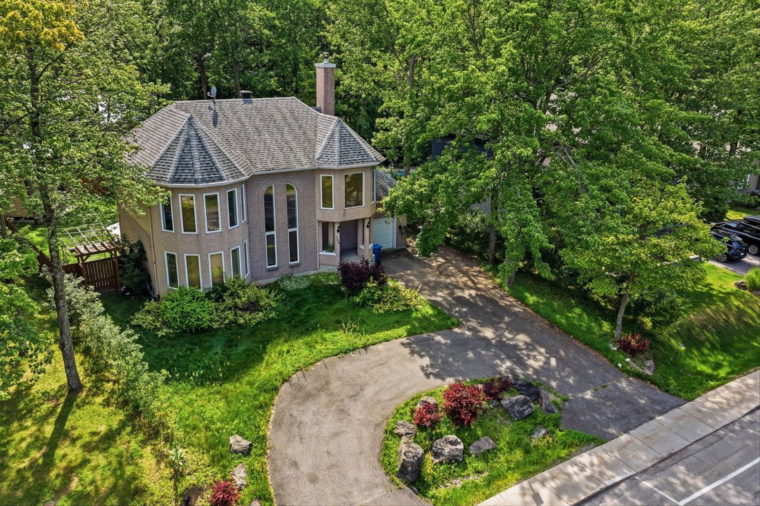 House in Lorraine, Quebec, Canada 1 - 18103324