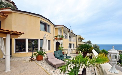 Villa in Cap Martin, Roquebrune-Cap-Martin, France 1