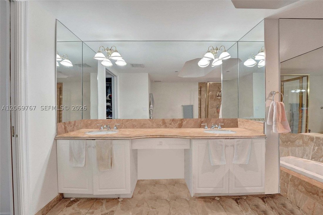 Condo in Bal Harbour, Florida, United States 3 - 18641840