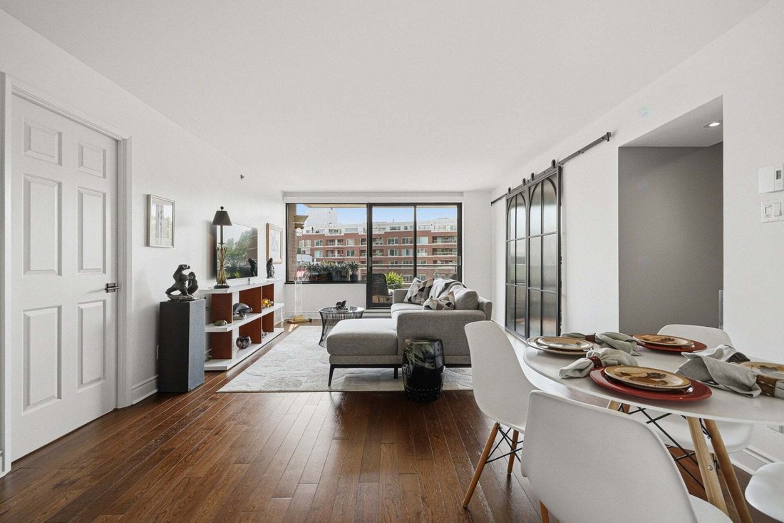 Condo in Westmount, Quebec, Canada 1 - 18644062