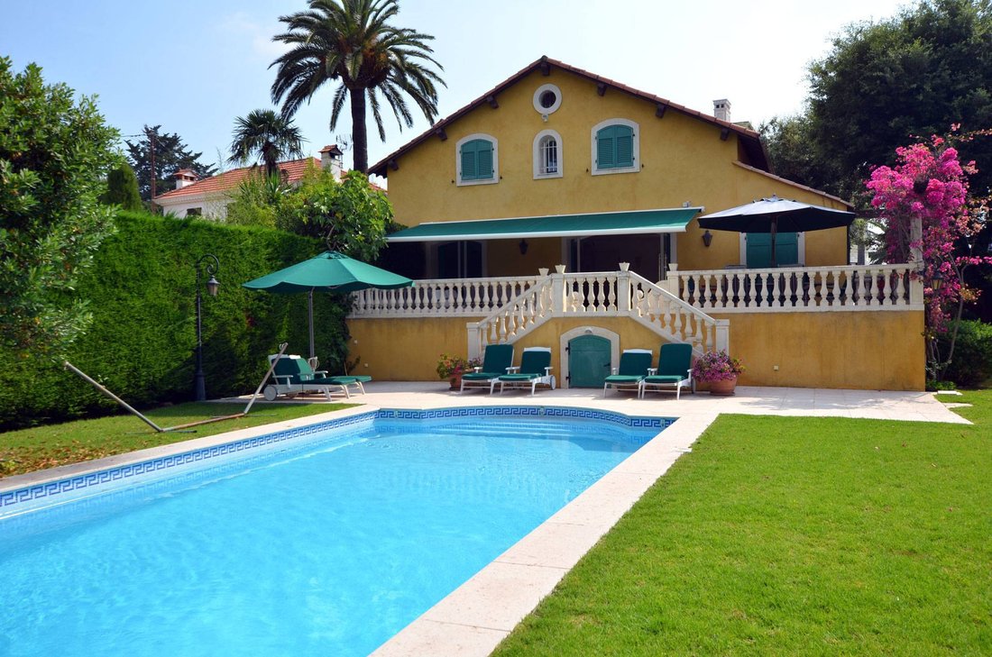 Villa in Vieille Ville, Antibes, France 1 - 18644497