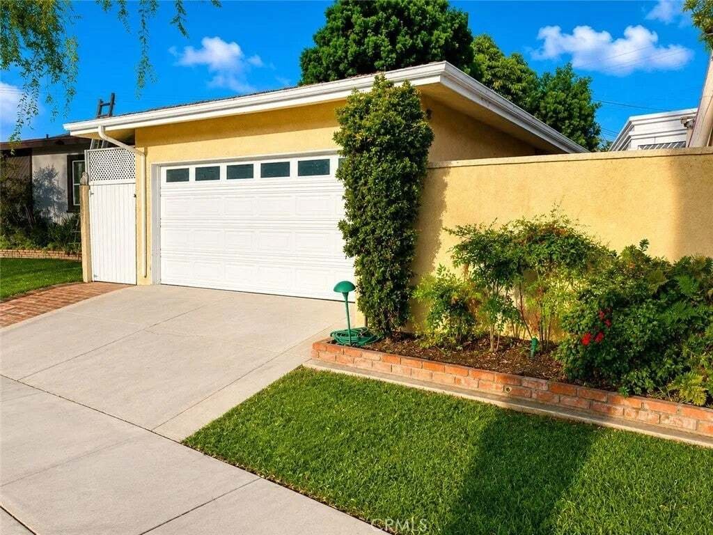 House in Signal Hill, California, United States 2 - 18646505