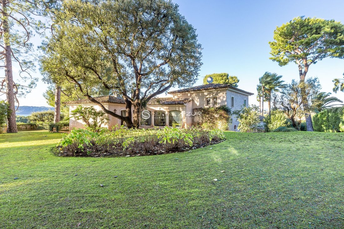 Villa in Vieille Ville, Antibes, France 2 - 18645296