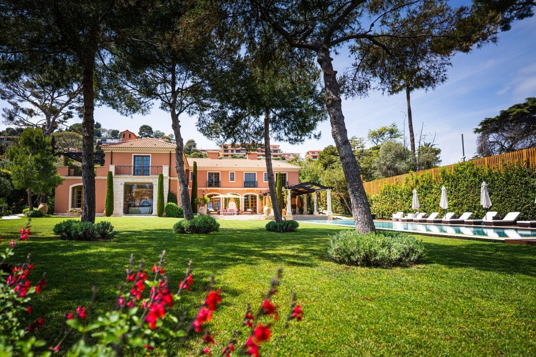 Villa in Saint-Jean-Cap-Ferrat, Provence-Alpes-Côte d'Azur, France 1 - 18645126