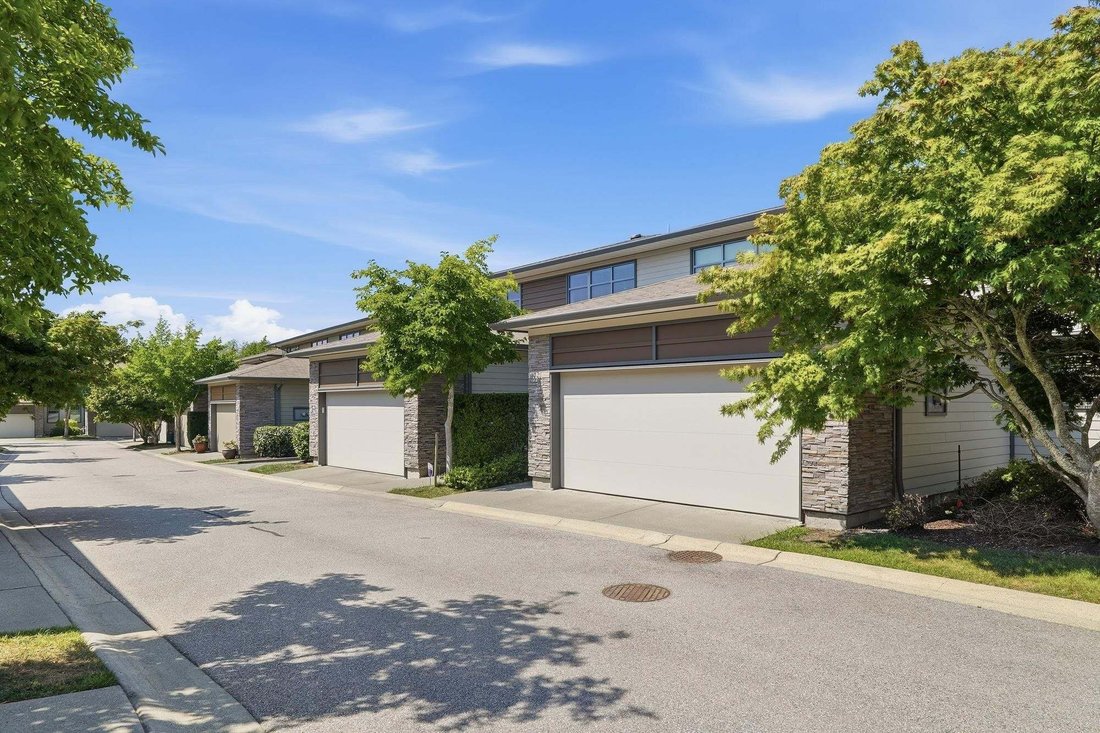 Townhouse in Surrey, British Columbia, Canada 2 - 18643501