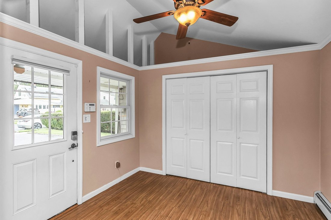 House in Levittown, New York, United States 4 - 18577733