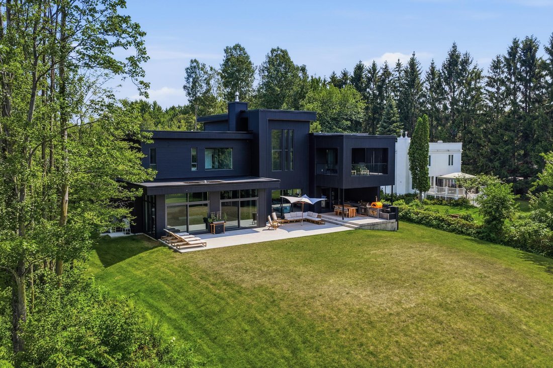 House in Saint-Ignace-de-Loyola, Quebec, Canada 2 - 17656074