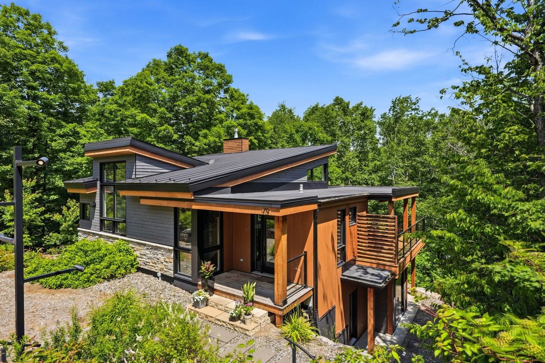 House in Bromont, Quebec, Canada 1 - 18643550