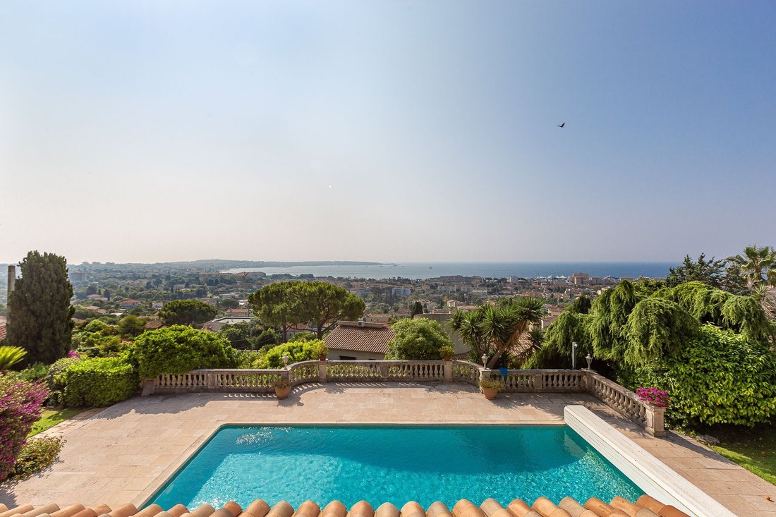 Villa a Centre, Vallauris, Francia 1 - 18645278